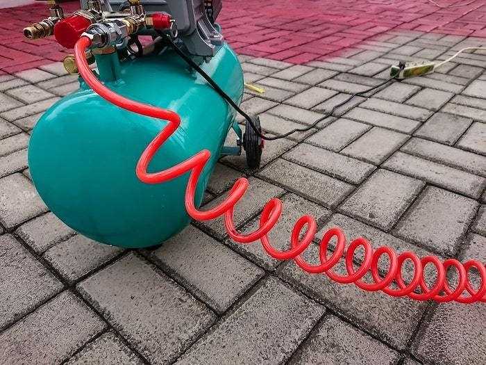 Best air compressor for spray painting cars 3. Tank Size