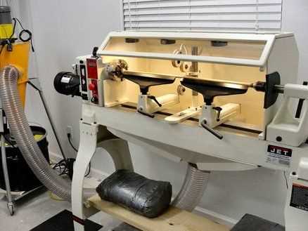 Comparison of the Best Chip Extractors for Woodturning Lathes