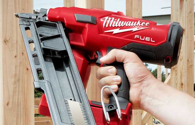 Best gas powered nail gun Weight and Ergonomics
