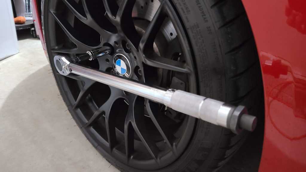 What is the proper torque specification for tightening car wheel nuts? 1. Use a Torque Wrench