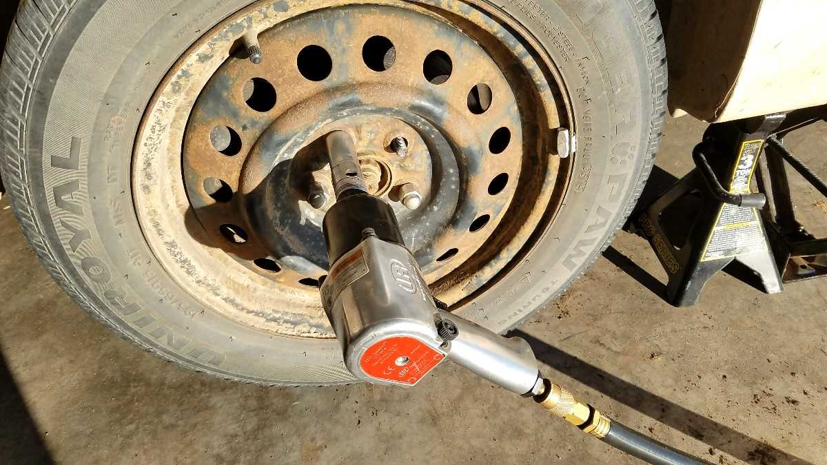 What is the proper torque specification for tightening car wheel nuts? Preventing Over or Under Tightening