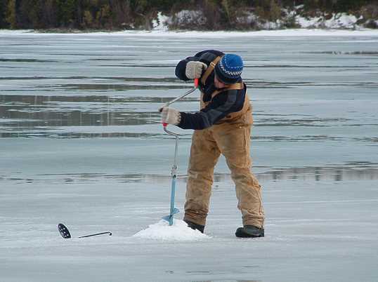 3 Ways to Drill a Hole in Ice Without an Auger Using a Cordless Drill and Spade Bit