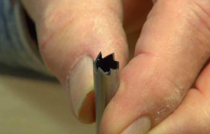 How to remove a screw with no head: easy step-by-step instructions Step 3: Use a Rubber Band