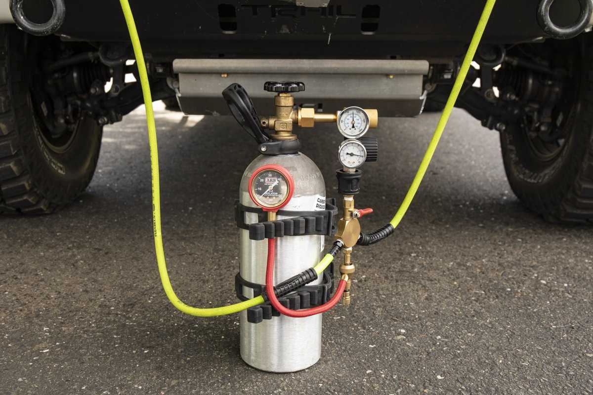 Steps to Fill a CO2 Tank with an Air Compressor 6. Turn on the compressor: