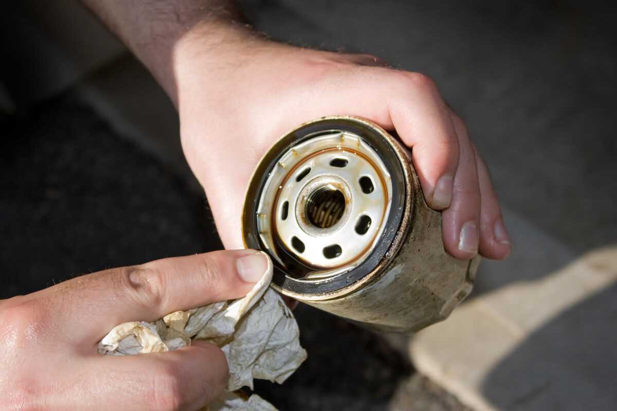 5 Easy Ways to Remove an Oil Filter Without a Wrench Alternative ways to remove an oil filter