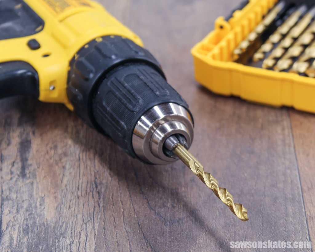 Step-by-Step Guide: How to Insert a Drill Bit into a Drill Tighten the Chuck
