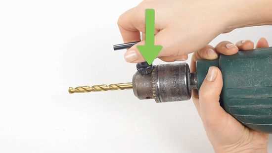 A step-by-step guide on how to install a drill bit Step 9: Carefully remove the drill bit