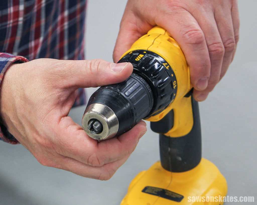 A step-by-step guide on how to install a drill bit Check the Alignment