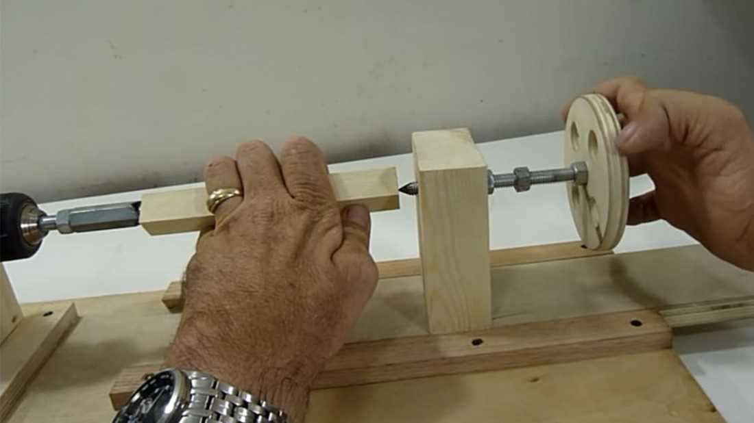 DIY Guide: How to Make a Wood Lathe with a Drill Step 5: Install the Tailstock