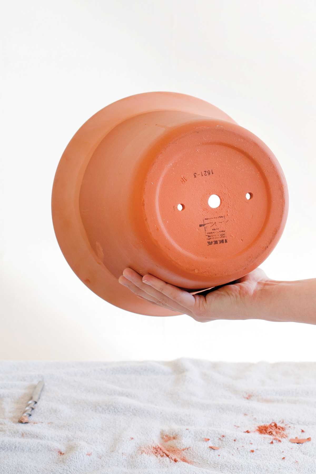 Method 3: Using a Screwdriver and Candle Flame