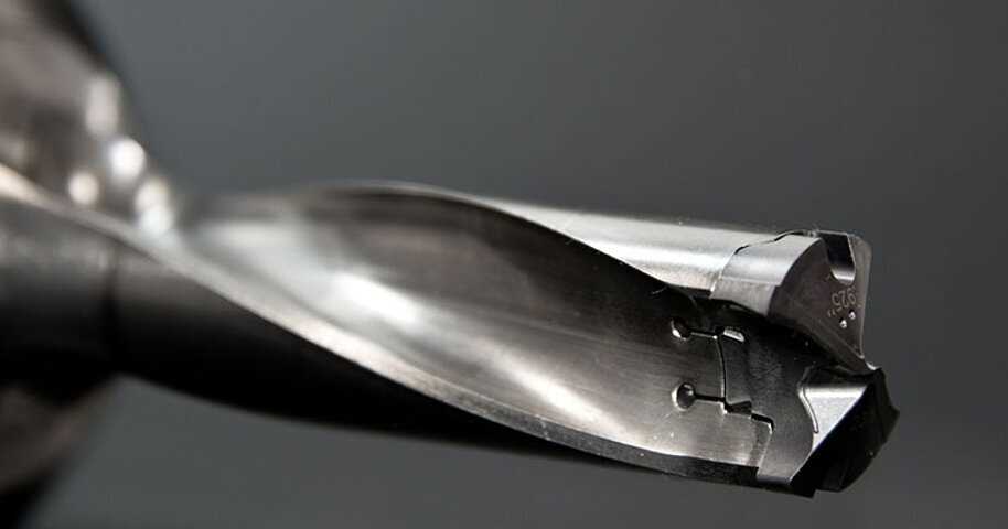 How to remove a broken drill bit from wood: Tips and tricks 5. Apply heat