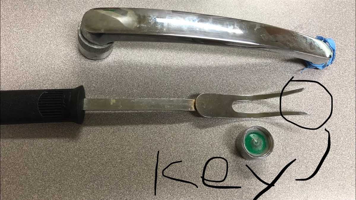 Easy Methods for Removing a Faucet Aerator without a Wrench 1. Turn Off the Water