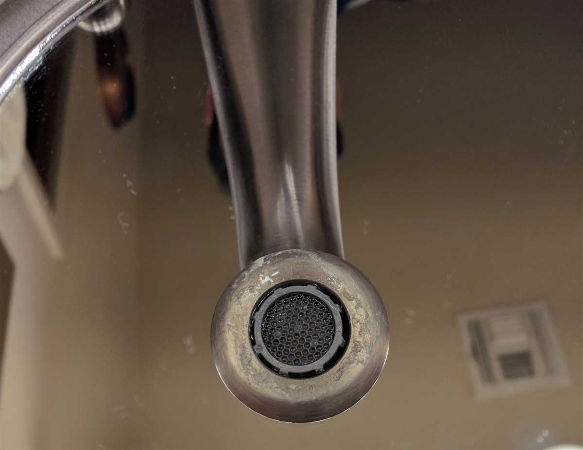 Easy Methods for Removing a Faucet Aerator without a Wrench 2. Using a coin or a flathead screwdriver