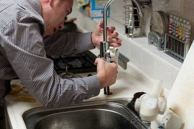 How to Remove Kitchen Faucet without Basin Wrench - Guide and Tips Testing the Faucet