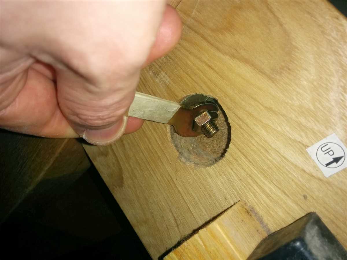 How to Tighten a Bolt Without a Wrench: Easy Tips and Techniques Using a Socket Set: Adaptable Socket Wrench