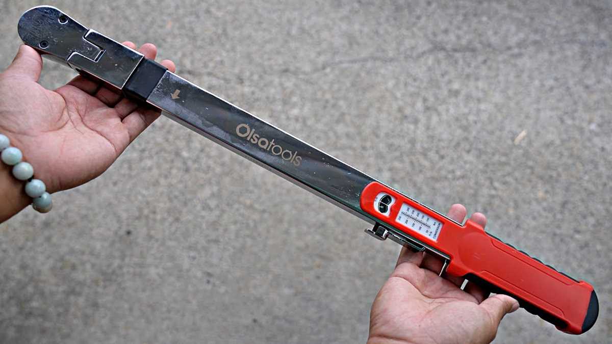 Beam torque wrench: How to use it like a pro 3. Check for Accuracy: