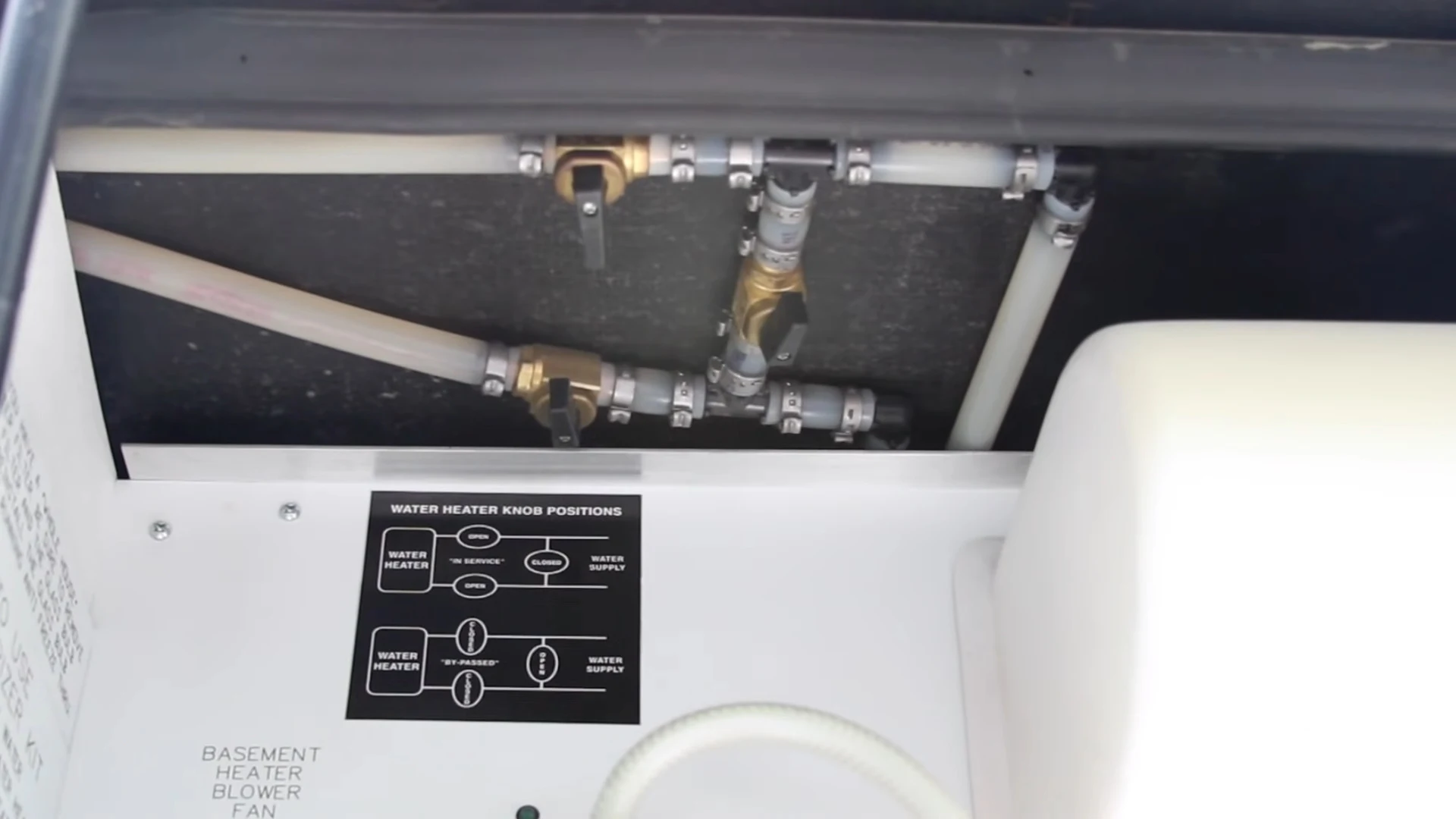 Winterize Your RV with an Air Compressor: Easy Steps to Protect Your Vehicle Follow a Step-by-Step Technique