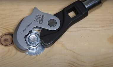 What is a Crowfoot Wrench Used For? Discover Its Uses and Benefits Using a Crowfoot Wrench