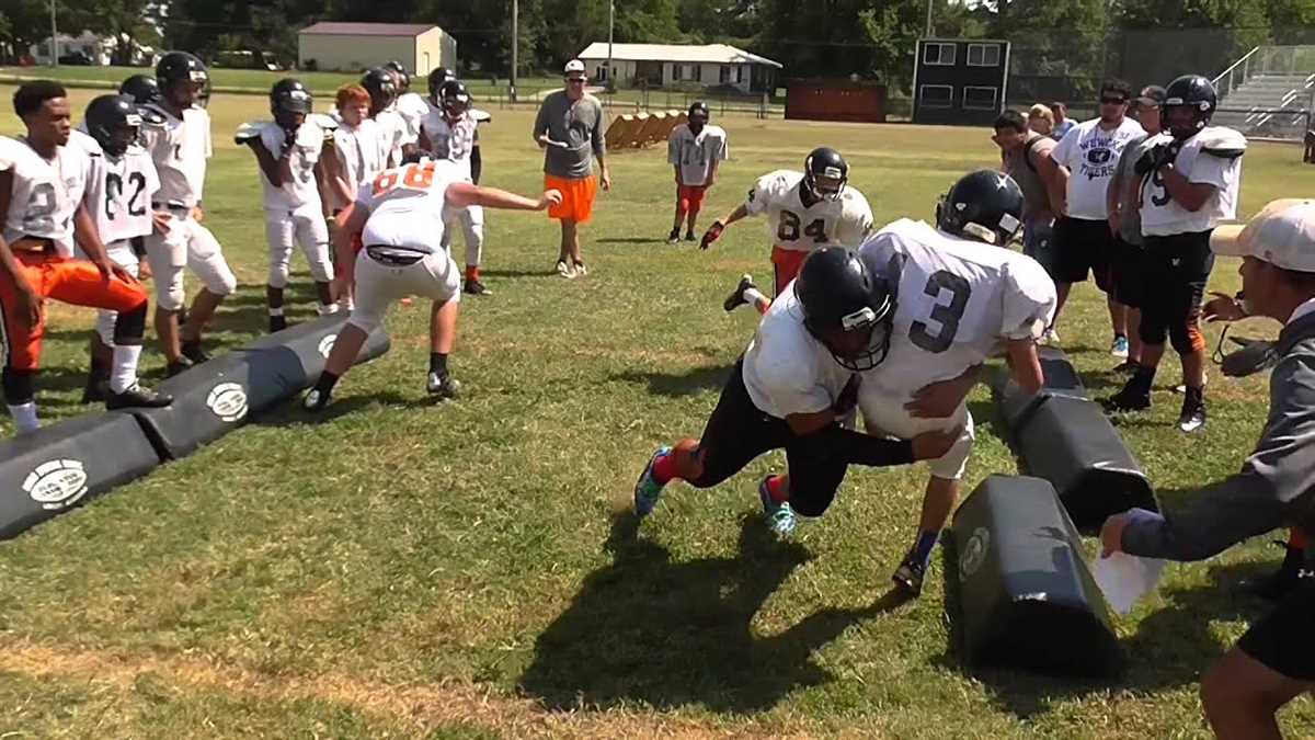 Understanding the Oklahoma Drill: A Crucial Training Exercise in Football Instilling Confidence